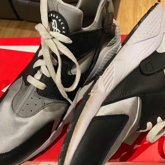 Nike Huarache Sneakers - Picture 2 of 7